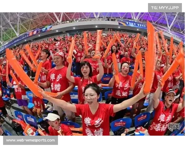 现场观众热情欢呼，为选手加油营造热烈氛围